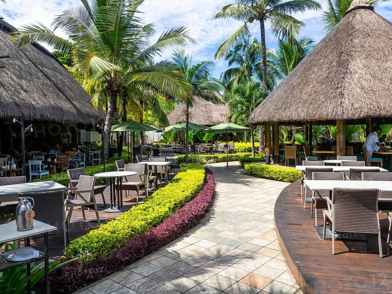 Luxushotel La Pirogue Resort & Spa mit tropische Hotelanlage
