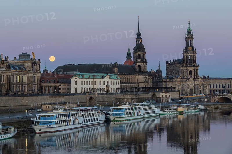 Full moon over the Old Town with Bruehl's Terrace