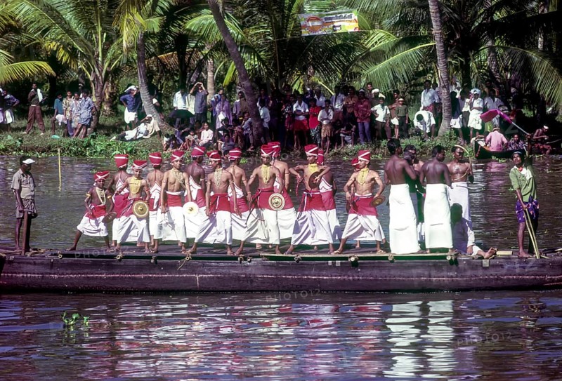 Velakali martial dancers