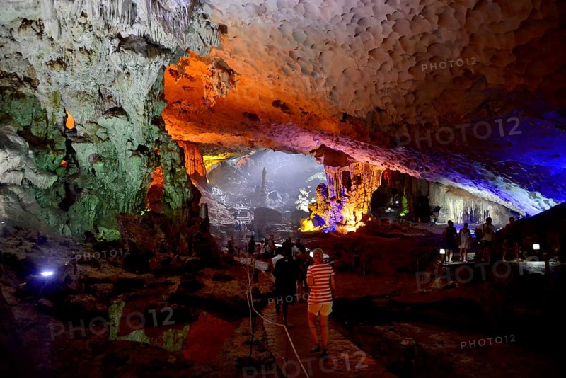 Hang Sung Sot Cave
