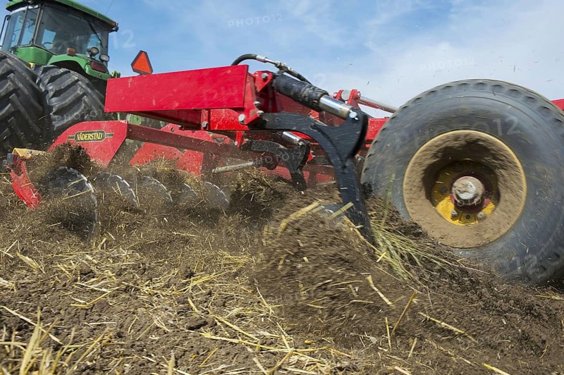 John Deere 9400 pulling Vaderstad TopDown 700 cultivator and tilling stubble field