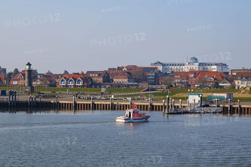 Ortsansicht mit Leuchtturm und Strandhotel