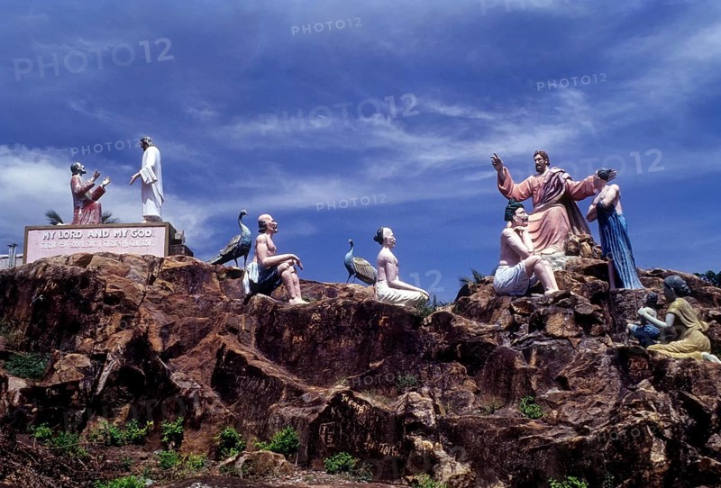 Stucco figures in Little mount