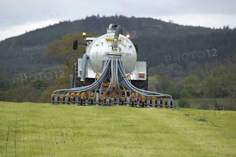 Slurry tanker and slurry injector