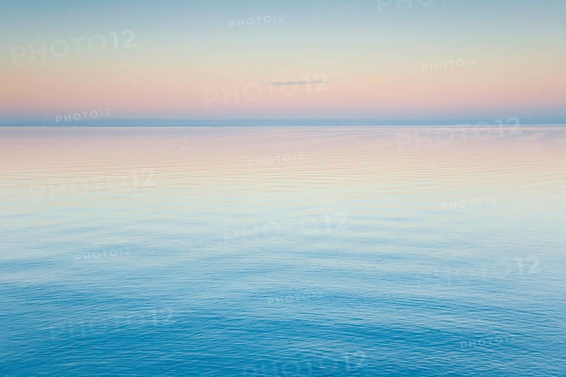 Abendstimmung ueber dem Bodensee Aussicht von Arbon im Kanton Thurgau