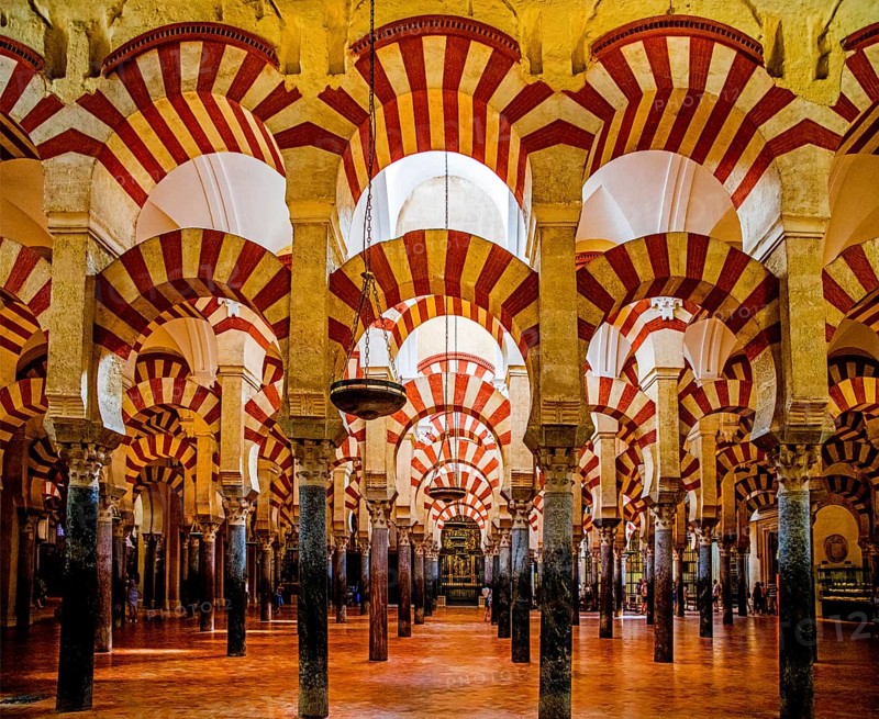 Forest of columns with alternating use of brick and stone and red and white paint