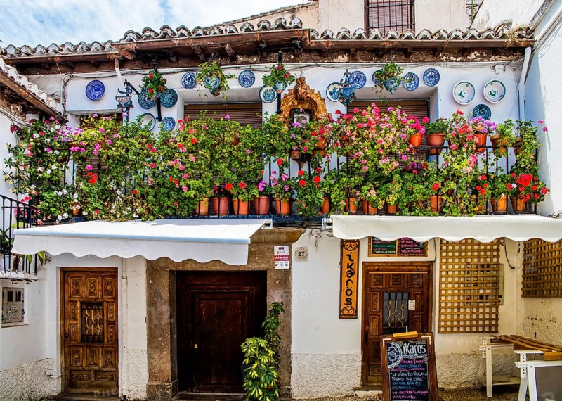 Houses decorated with flowers on the Albaicin