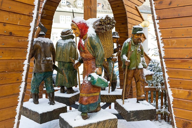 Carved wooden figures on the pyramid at the market place
