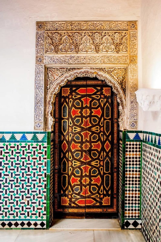 Azulejos and stucco elements in the Alcazar