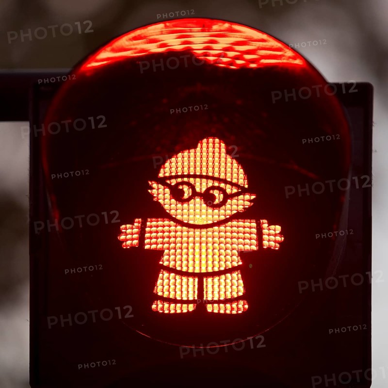 Red Mainzelmaennchen traffic light for standing