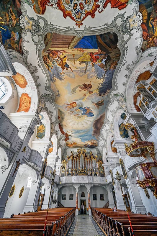 Organ gallery and ceiling frescoes