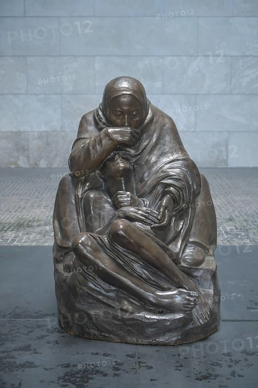 Sculpture Mother with Dead Son by Kaethe Kollwitz