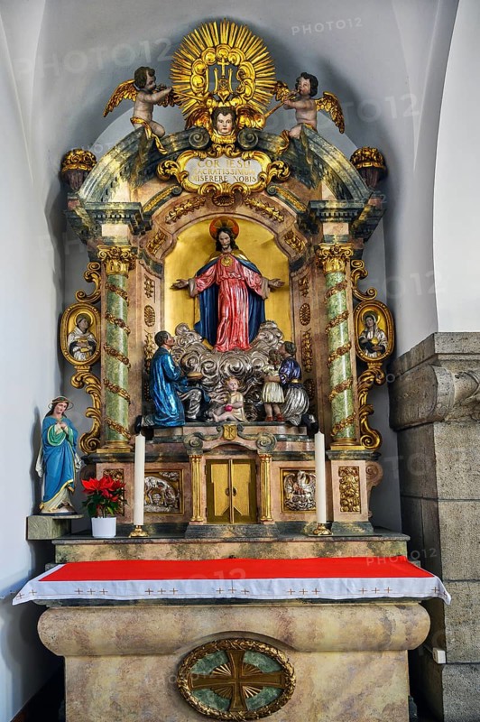 Side altar