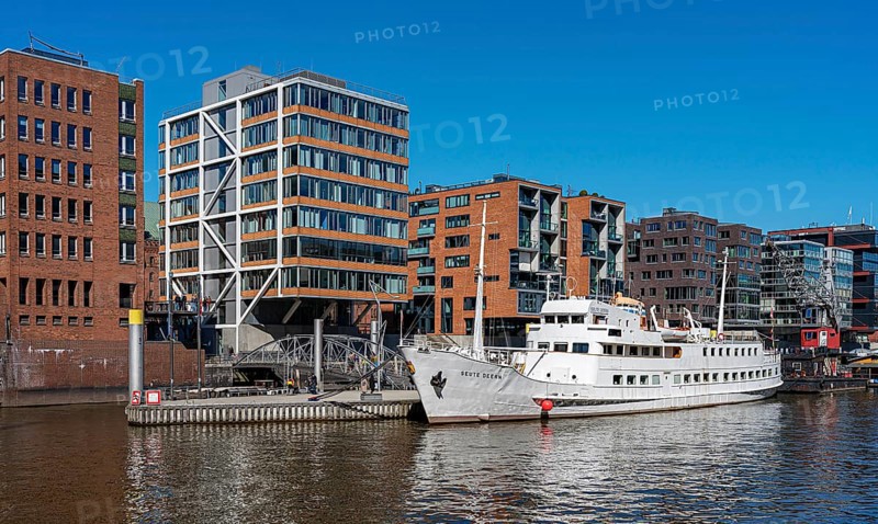 Sandtorhafen with the traditional ship harbour at Sandtorkai