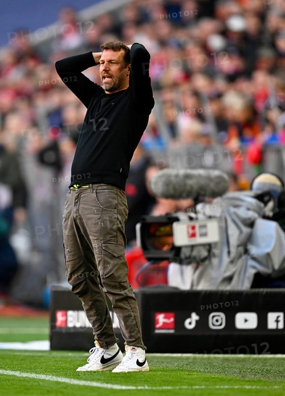Trainer Coach Markus Weinzierl FC Augsburg FCA