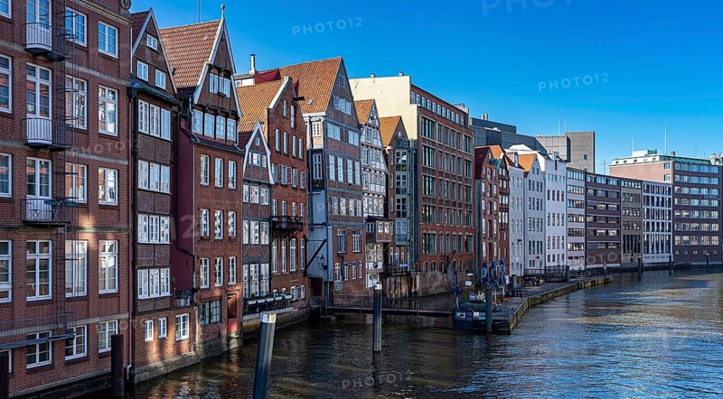 Old warehouses and historic residential buildings on Nikolaifleet