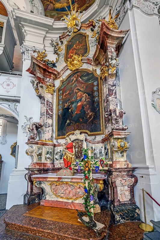 Side altar