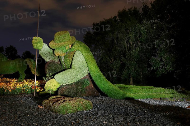 Light painting photography of a garden sculpture