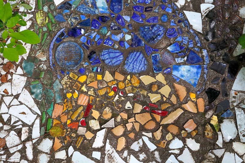 Walkway paved with broken pottery