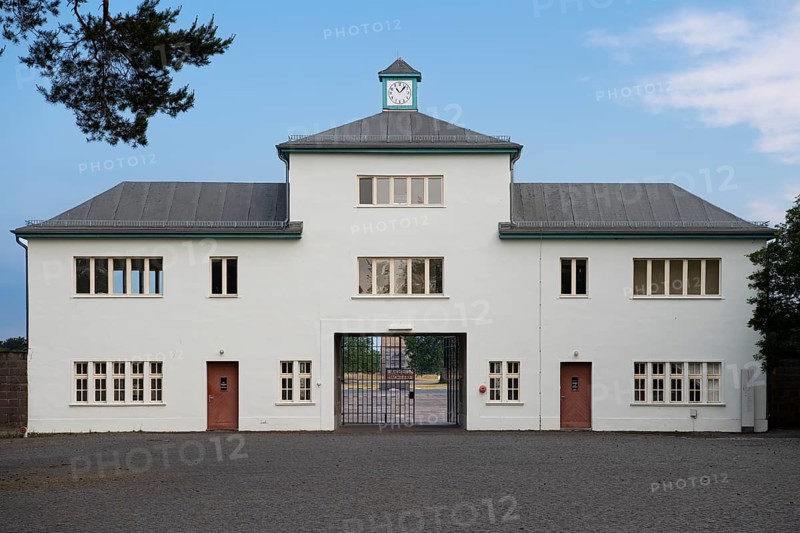 Entrance building with commandant's tower