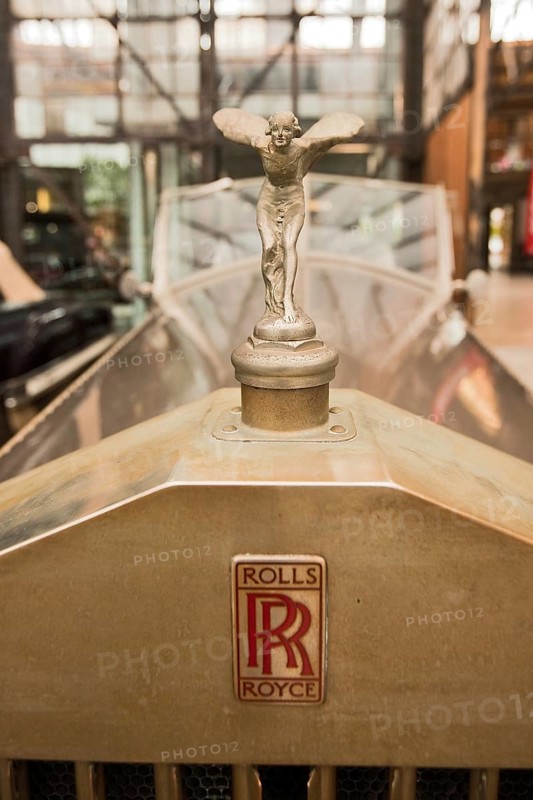 Bonnet ornament