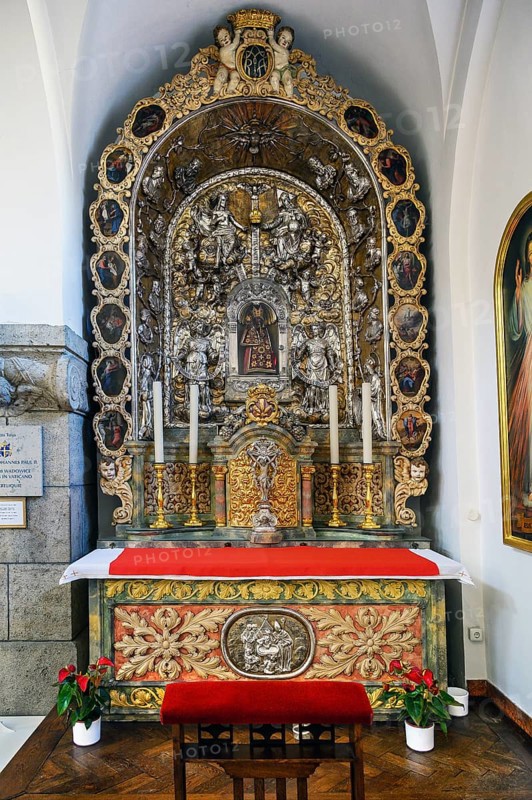 Side altar