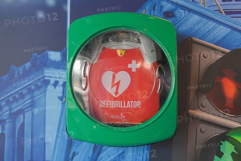 Defibrillator