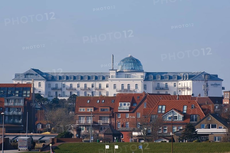 Ortsansicht mit Strandhotel