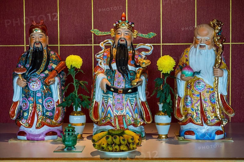 Chinese altar