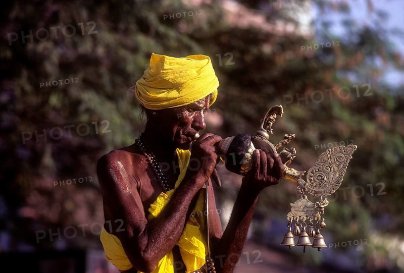 Conch blower at Nellithurai Sri Vana Badra Kali Amman Temple near Mettupalayam