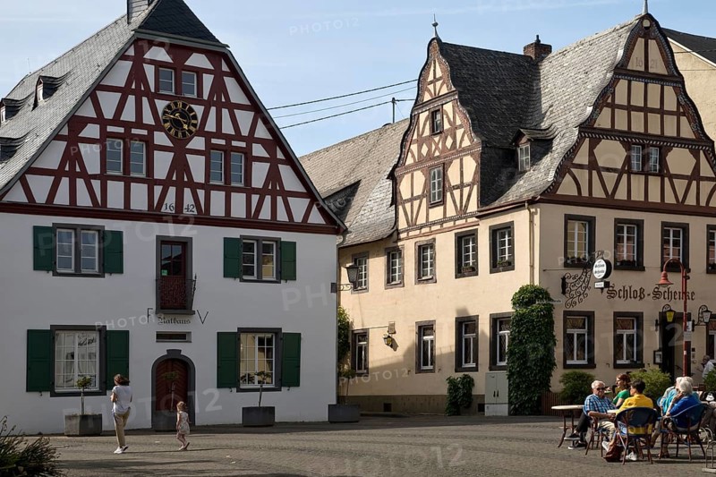 The town hall and the Schloss Schenke in the Engers district