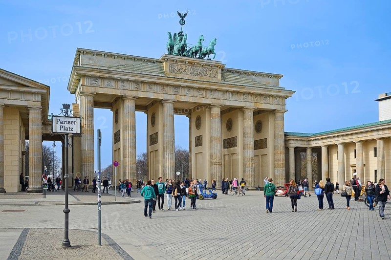 Tourists and small actors