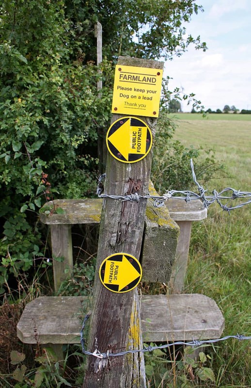 'Public Footpath' and 'Farmland