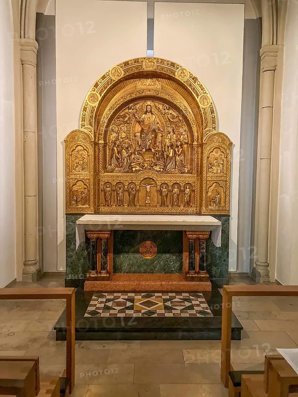 Wooden carved gilded polychrome Sacred Heart altar from 1912