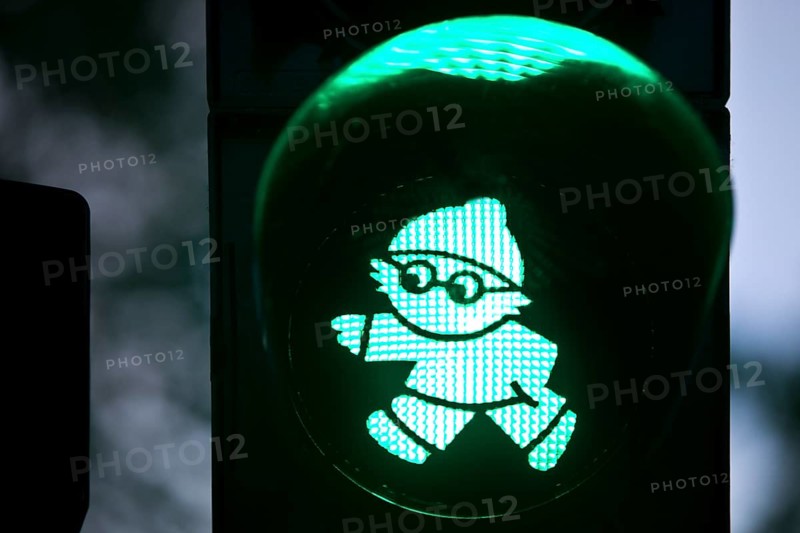 Green Mainzelmaennchen traffic light for walking
