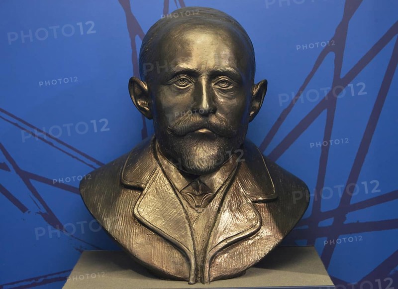 Bust Adam Opel