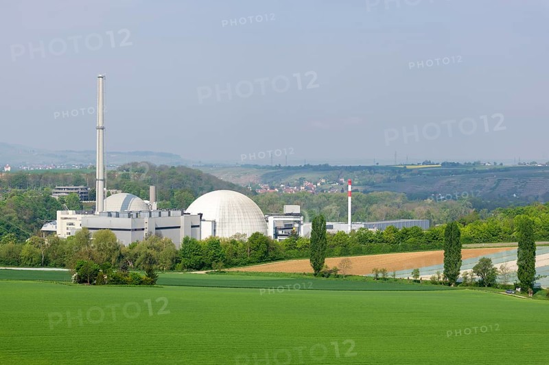 Kernkraftwerk Neckarwestheim mit Reaktorgebaeuden