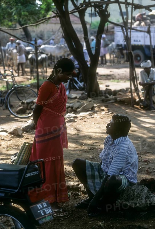 Romantic talk at Thudiyalur market near Coimbatore