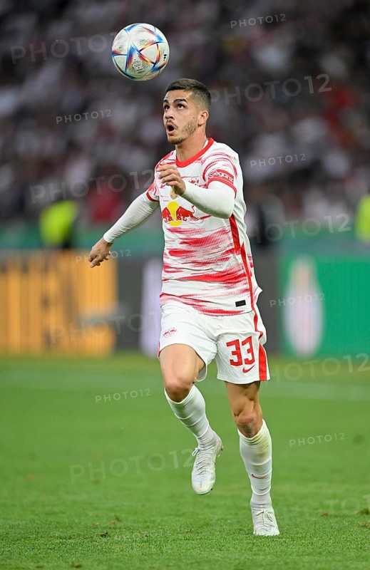 Andre Silva RasenBallsport Leipzig RBL on the ball