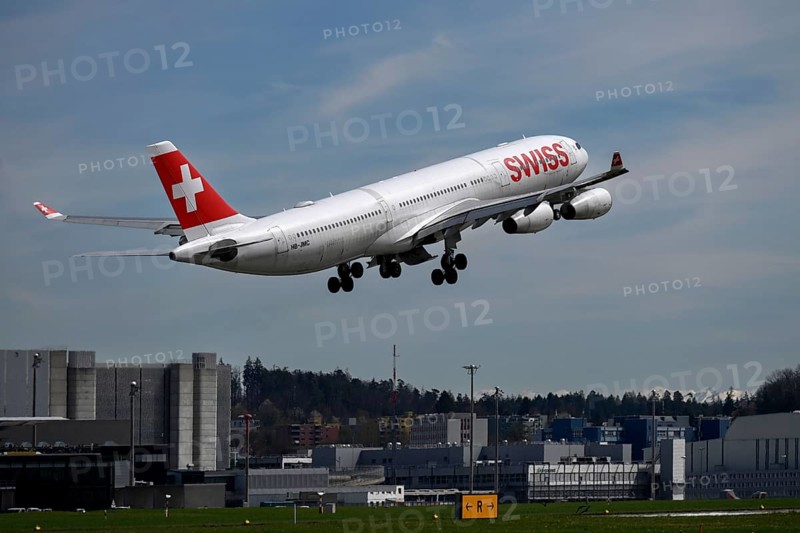 Flugzeug Swiss