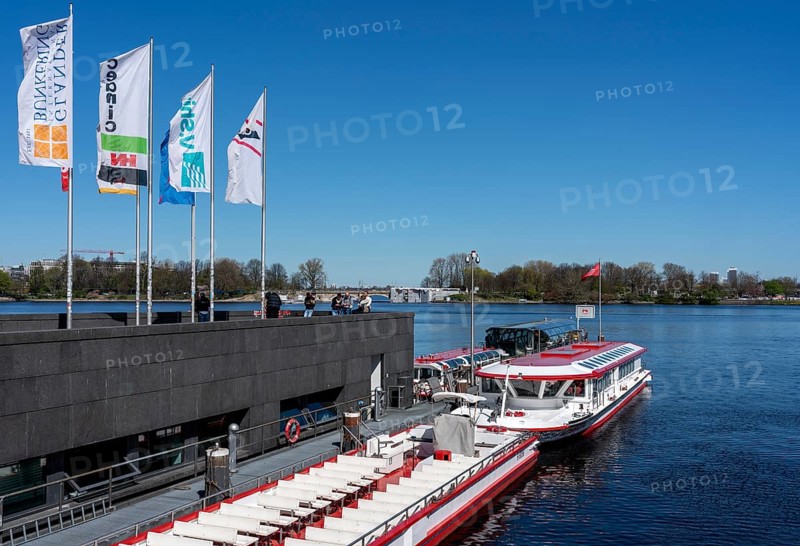 Alster steamer at the Jungfernstieg on the Inner Alster Lake