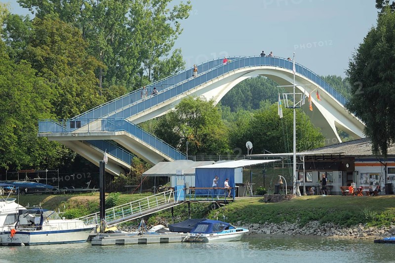 Dyckerhoff bridge at the harbour in Schierstein