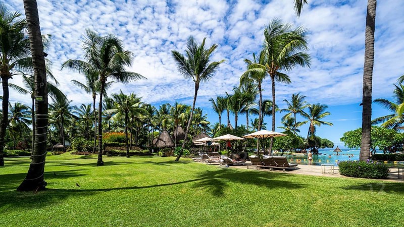 Luxushotel La Pirogue Resort & Spa mit tropische Hotelanlage