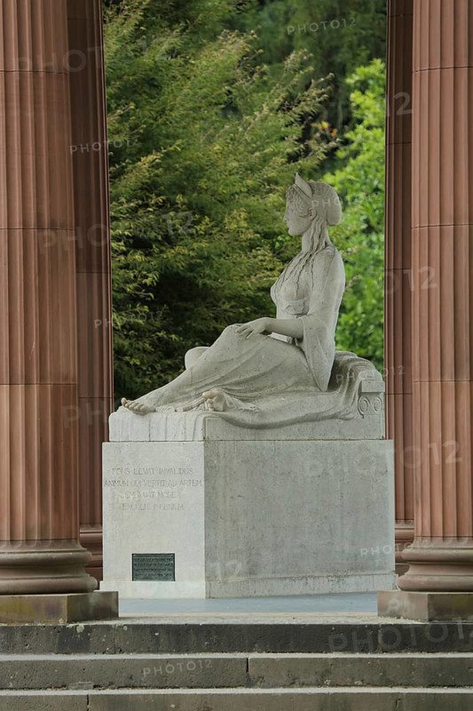 Elisabethenbrunnen with sculpture of the Greek goddess Hygieia in the spa garden