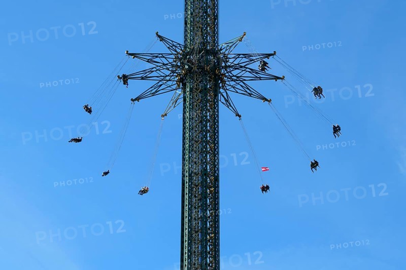 Swing tower