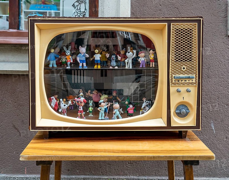 Decoration of play figures in an old tube television set