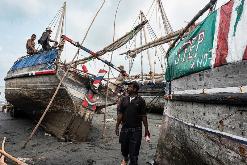 Fischer und Fischerboote im Fischereihafen