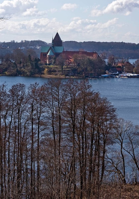 Schoene Aussicht auf Ratzeburg mit dem Domsee und dem Dom