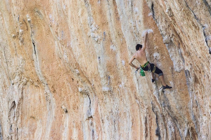 Climber on the wall. Comuna Bunyola. Bunyola. Sierra de Tramuntana. Mallorca. Baleares. Spain