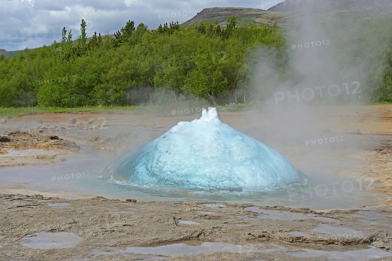 Eruption of a fountain geyser
